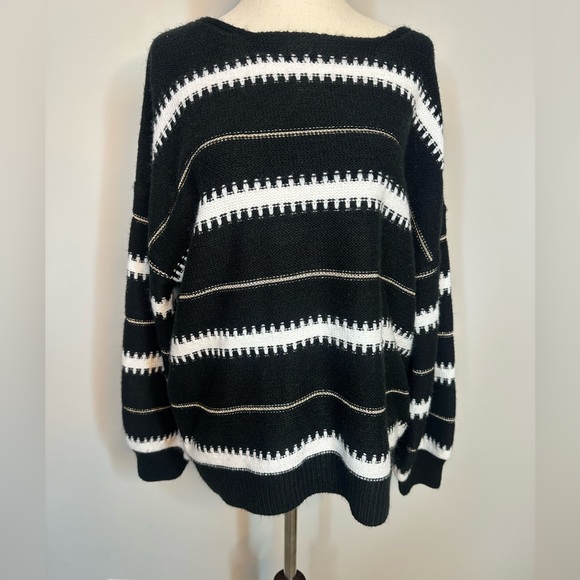 Sz L no brand black and white boat neck sweater soft wide sleeve - Picture 1 of 6